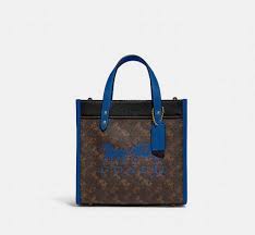 Coach Field Tote 22 With Horse And Carriage Print And Carriage Badge